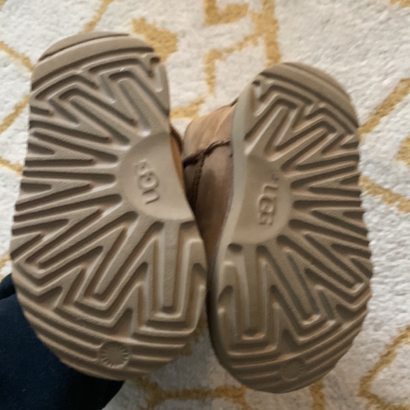 EUC UGG boots - Picture 2 of 6